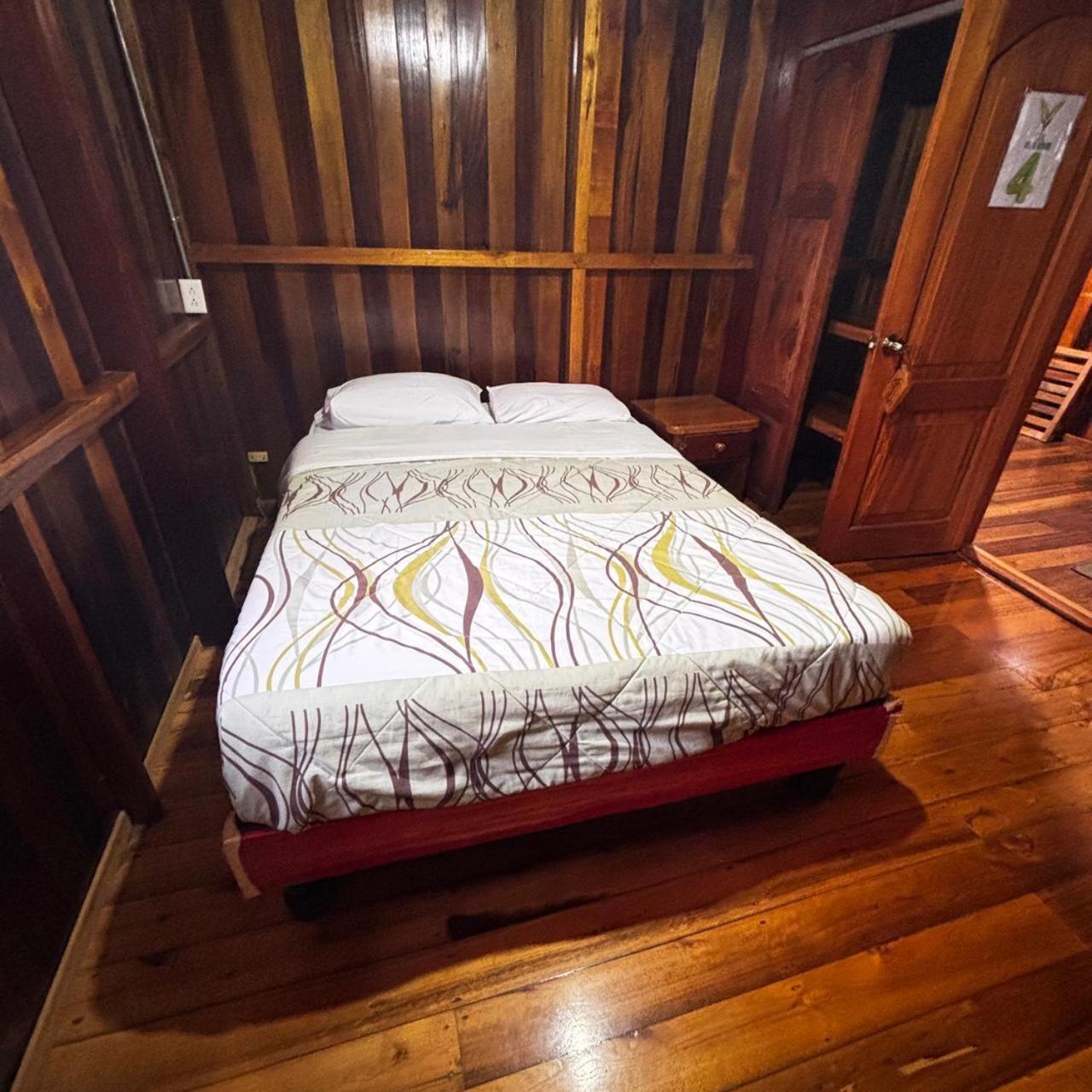Hostal Vista Verde Mindo Bagian luar foto