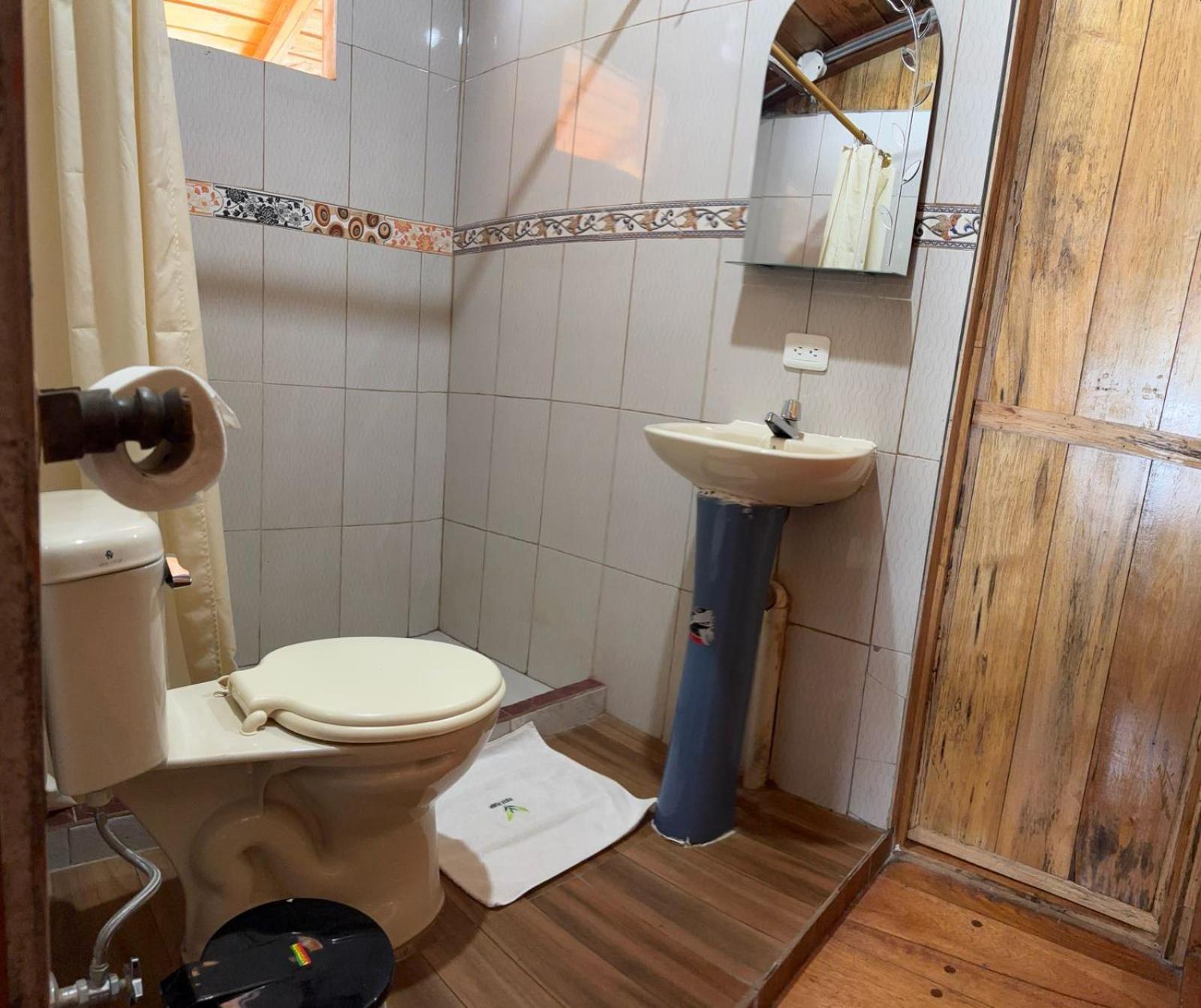 Hostal Vista Verde Mindo Bagian luar foto